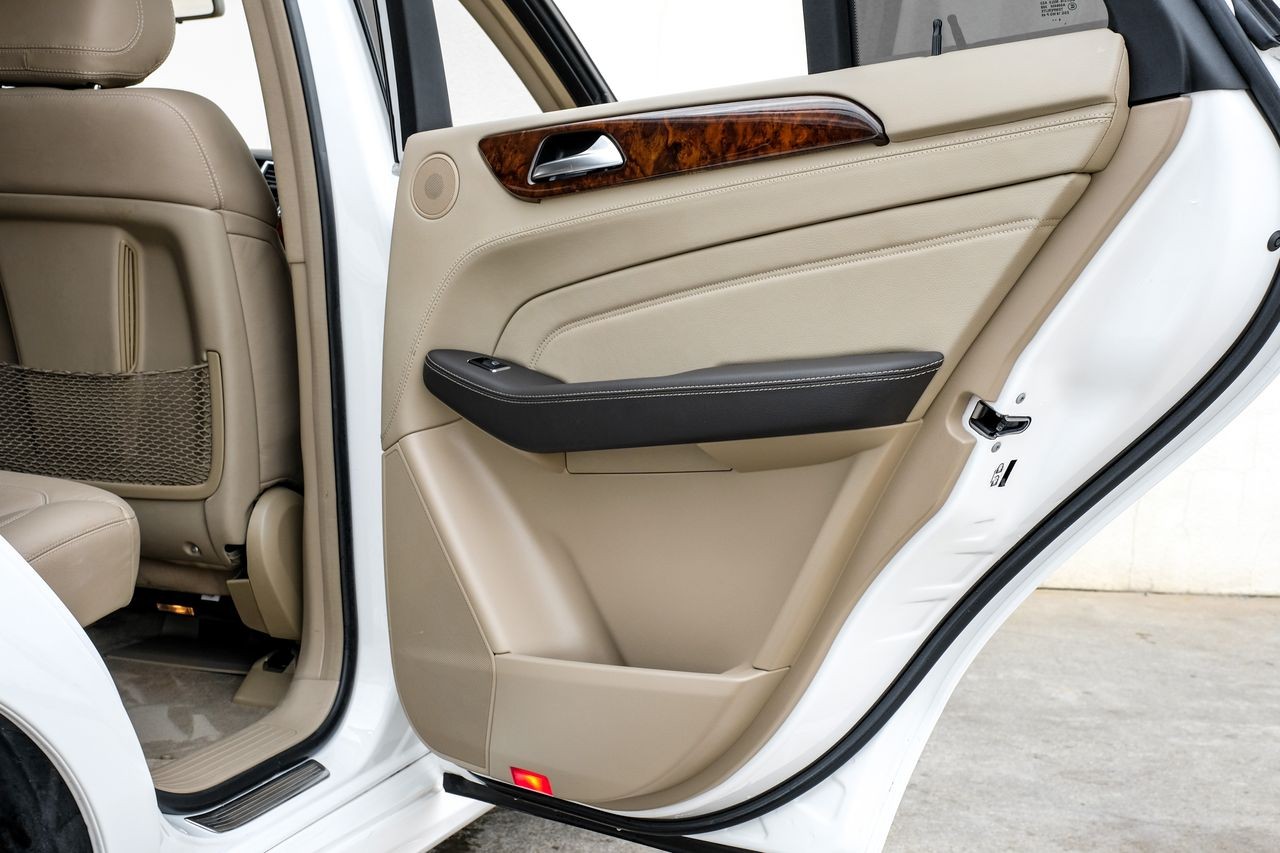 Mercedes-Benz ML Class Vehicle Main Gallery Image 42