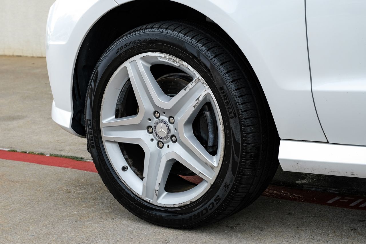 Mercedes-Benz ML Class Vehicle Main Gallery Image 49