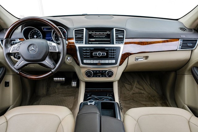 Mercedes-Benz ML Class Vehicle Main Gallery Image 15
