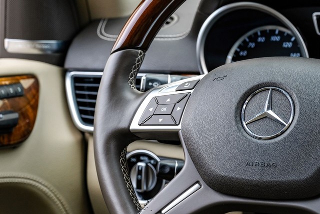 Mercedes-Benz ML Class Vehicle Main Gallery Image 18
