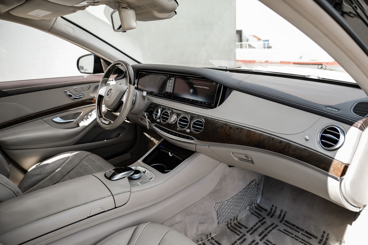 Mercedes-Benz S-Class Vehicle Main Gallery Image 12