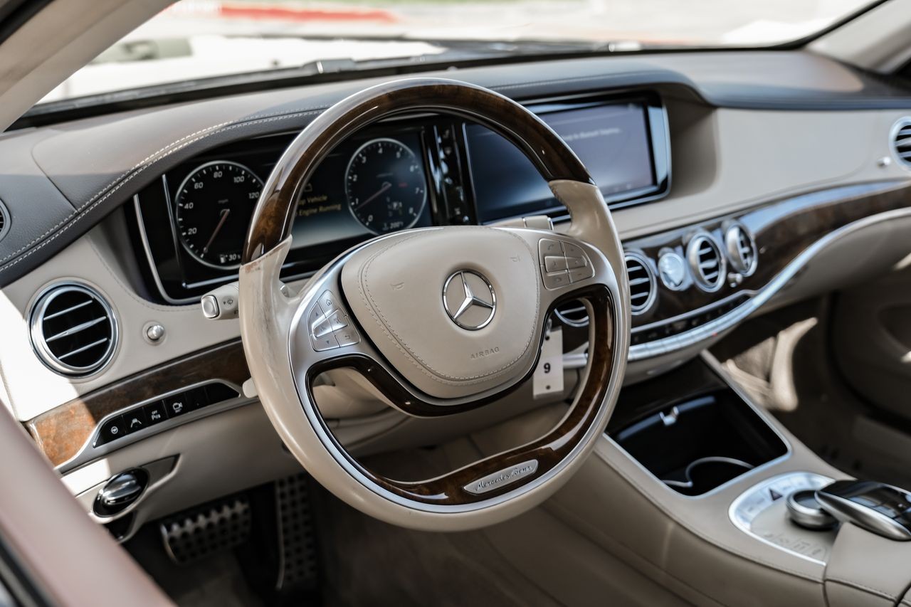 Mercedes-Benz S-Class Vehicle Main Gallery Image 15