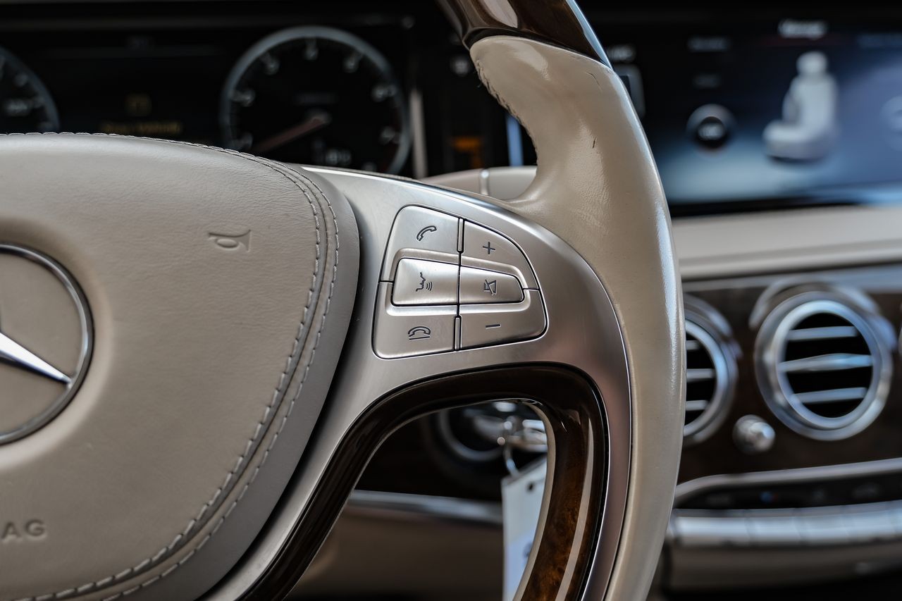 Mercedes-Benz S-Class Vehicle Main Gallery Image 17