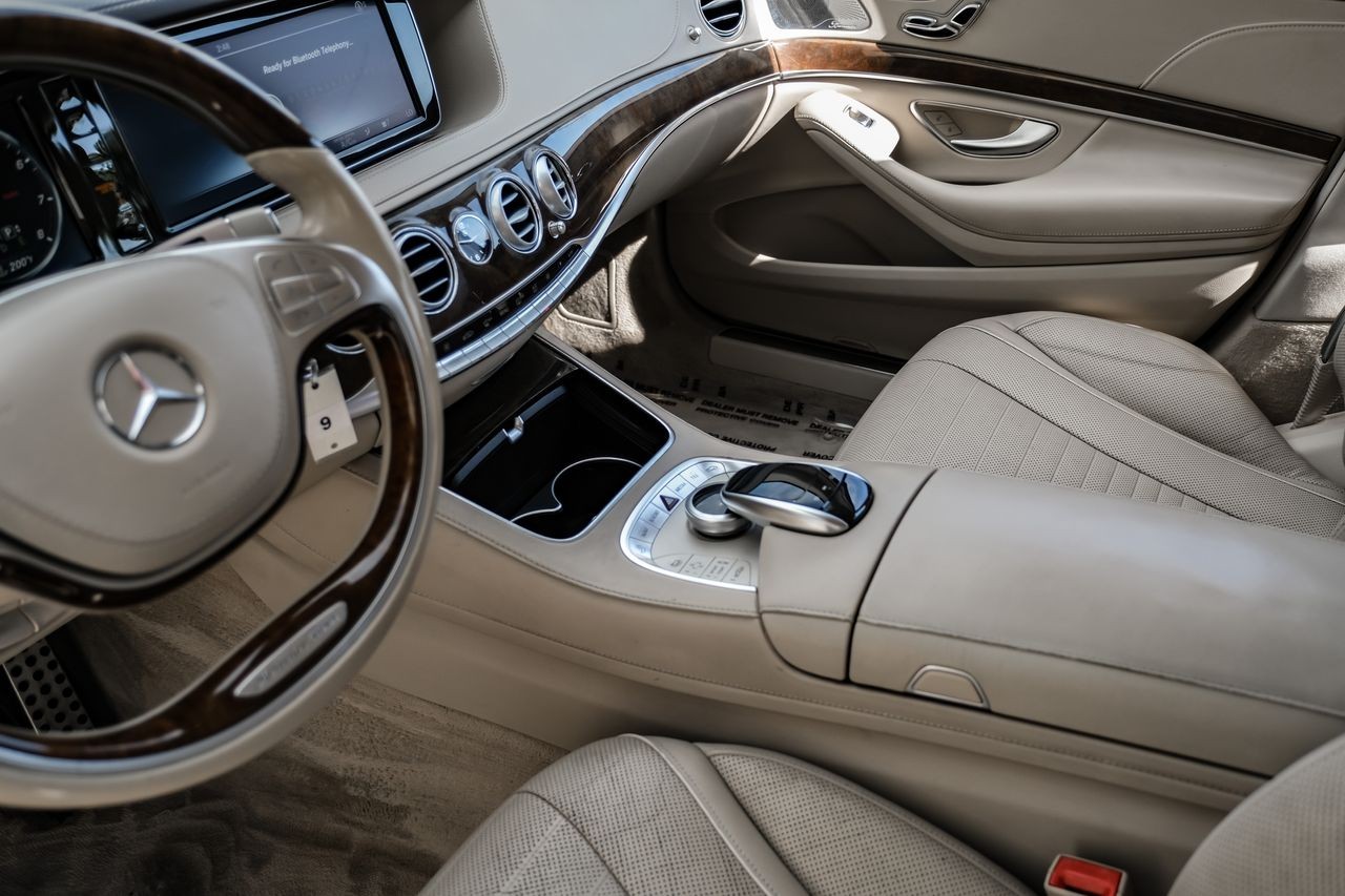 Mercedes-Benz S-Class Vehicle Main Gallery Image 24