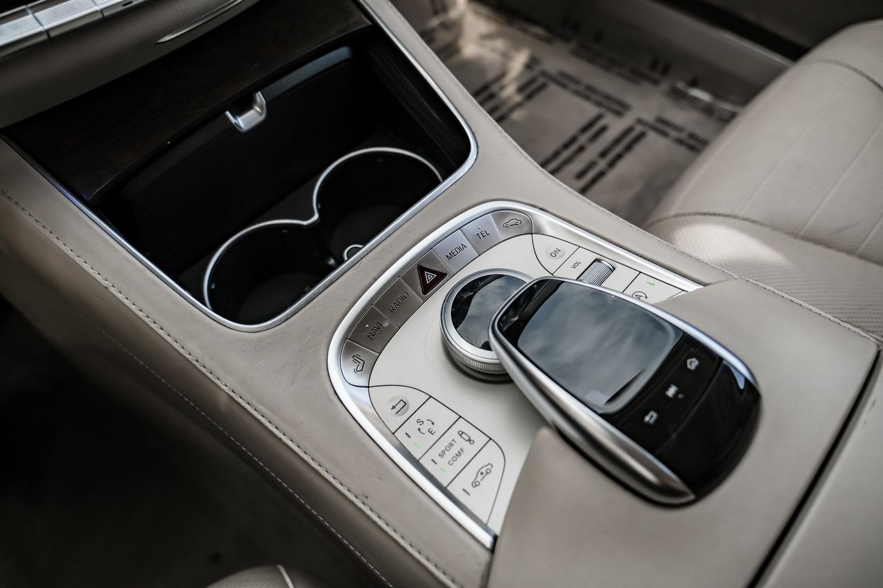 Mercedes-Benz S-Class Vehicle Main Gallery Image 26