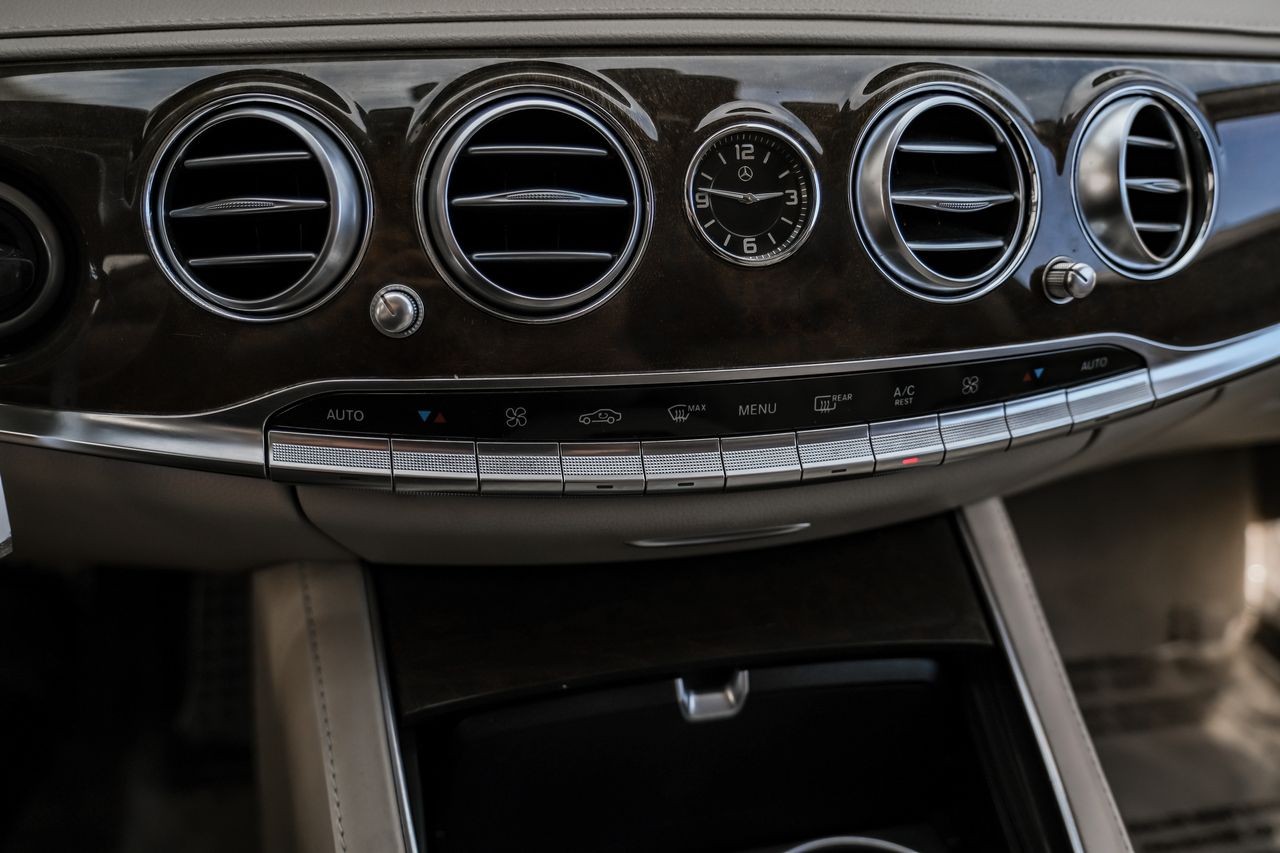Mercedes-Benz S-Class Vehicle Main Gallery Image 27