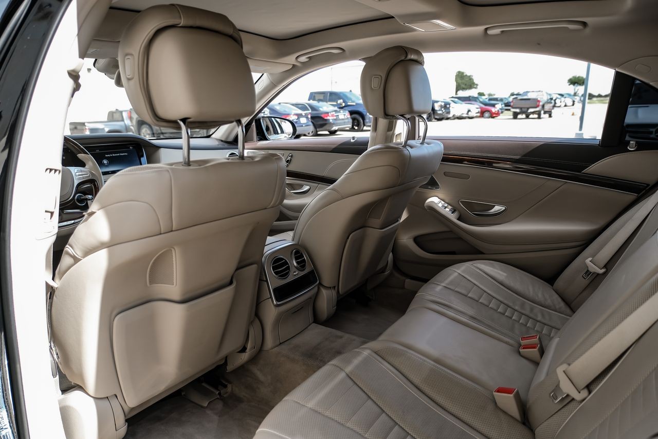 Mercedes-Benz S-Class Vehicle Main Gallery Image 38