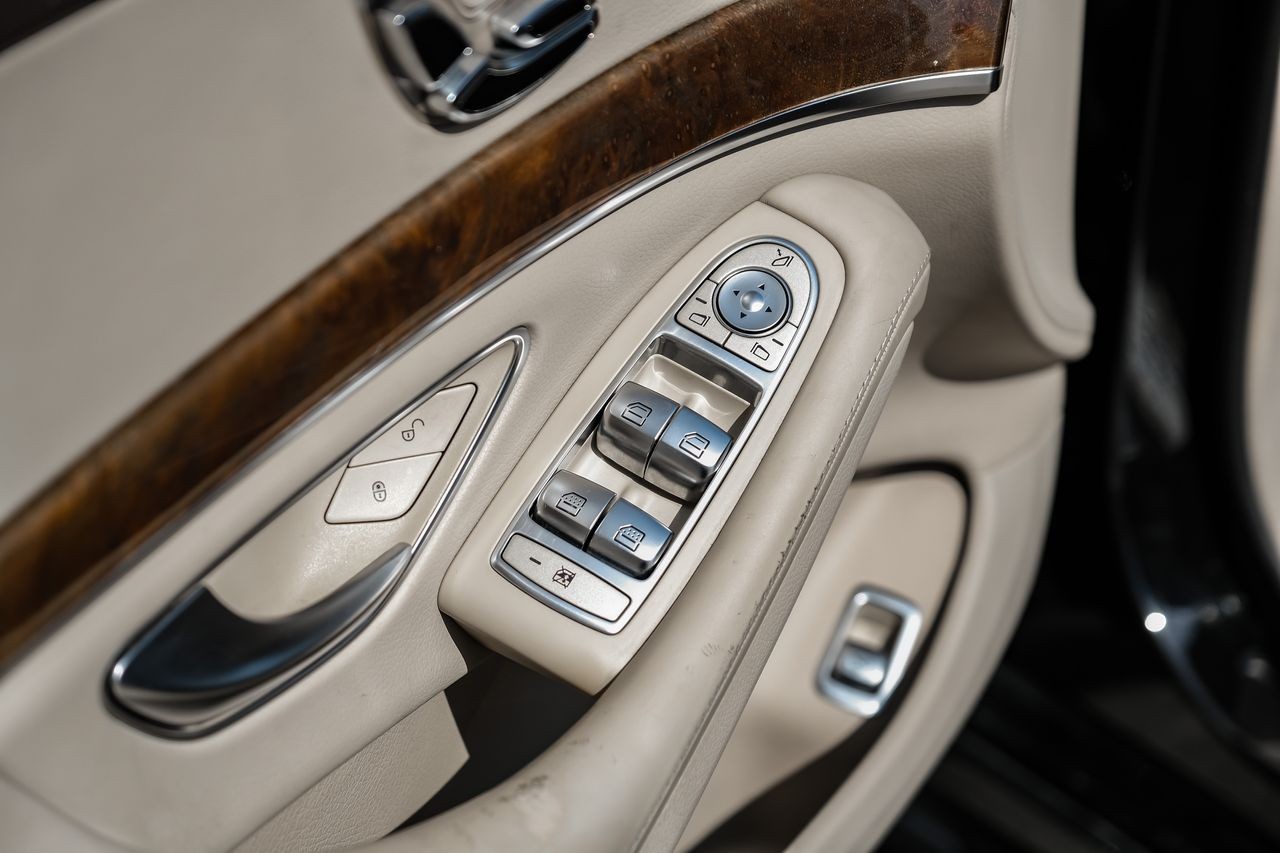 Mercedes-Benz S-Class Vehicle Main Gallery Image 42