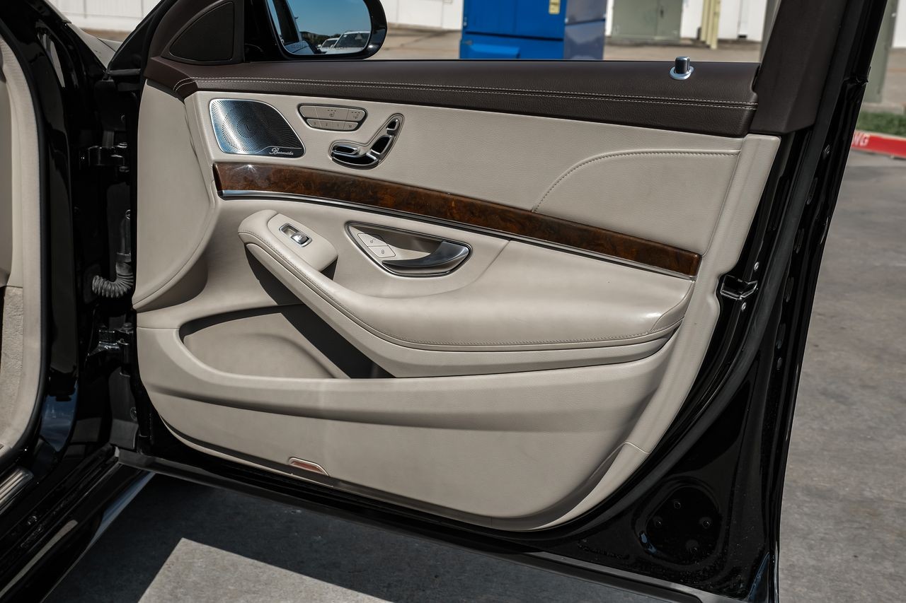 Mercedes-Benz S-Class Vehicle Main Gallery Image 44