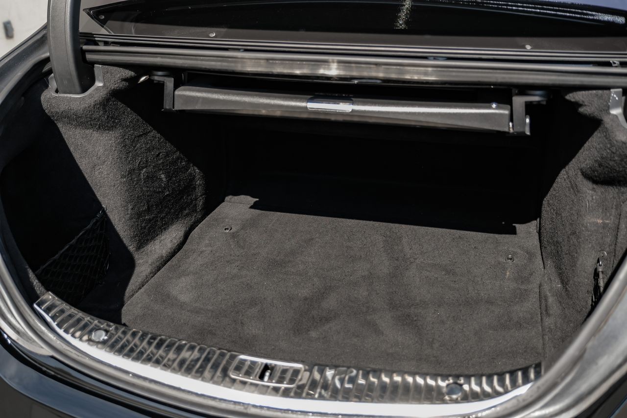 Mercedes-Benz S-Class Vehicle Main Gallery Image 53