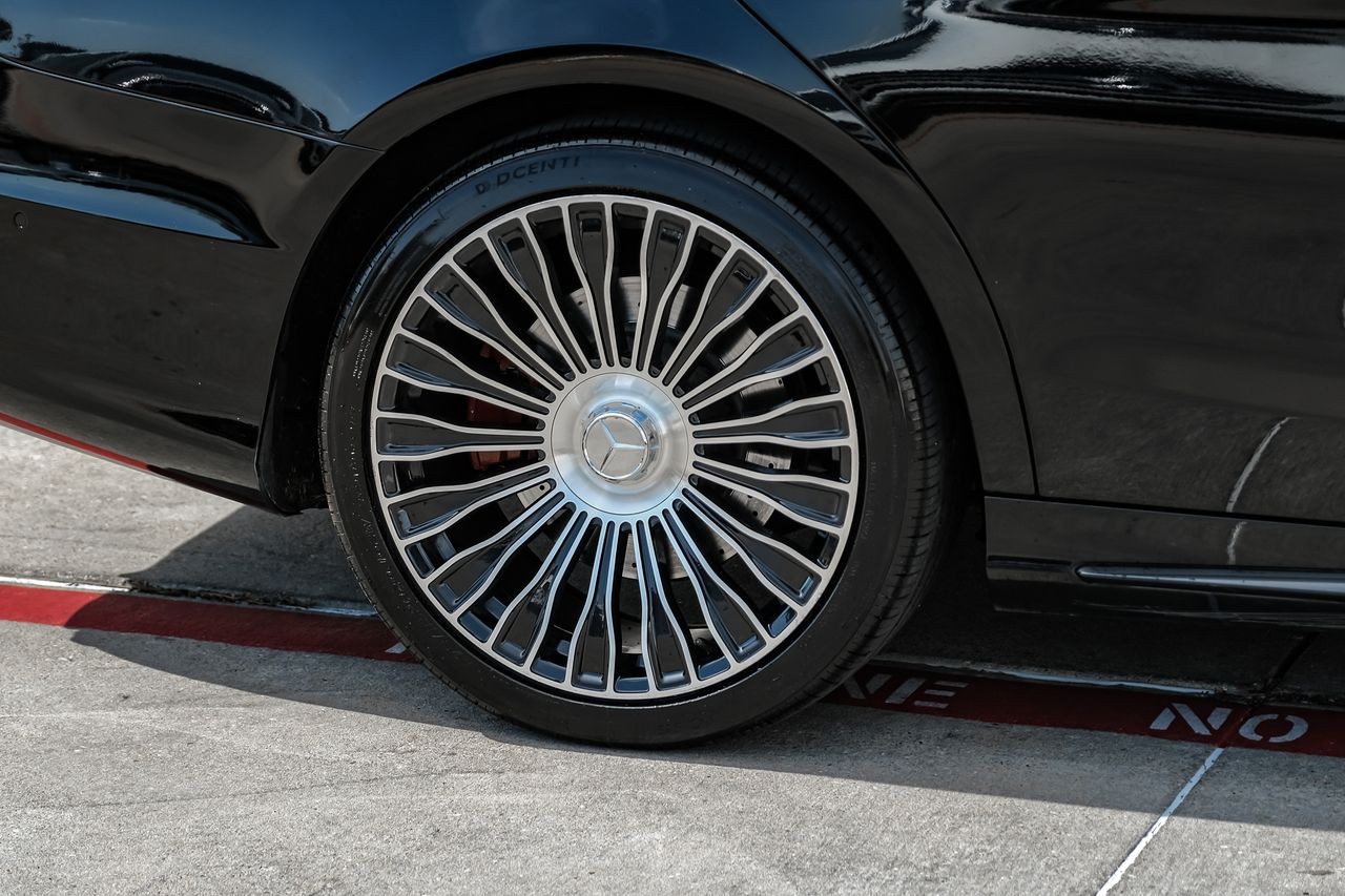 Mercedes-Benz S-Class Vehicle Main Gallery Image 55