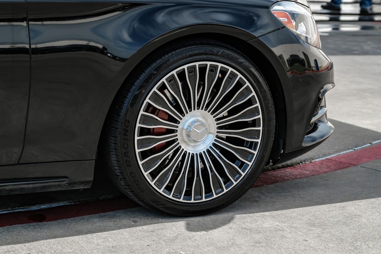 Mercedes-Benz S-Class Vehicle Main Gallery Image 56