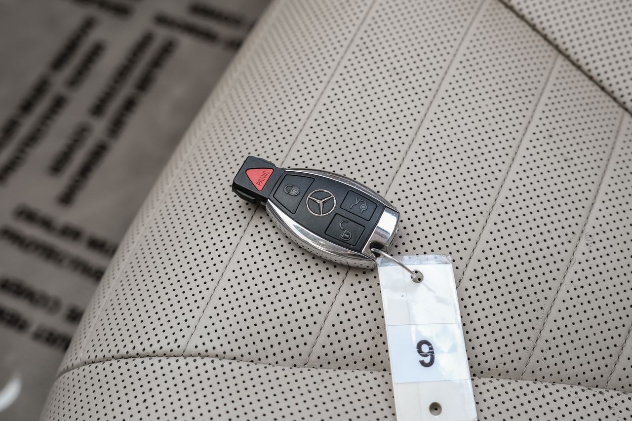 Mercedes-Benz S-Class Vehicle Main Gallery Image 59