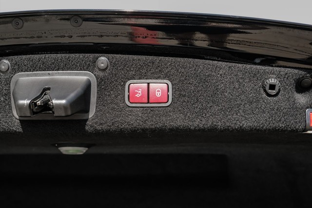 Mercedes-Benz S-Class Vehicle Main Gallery Image 54