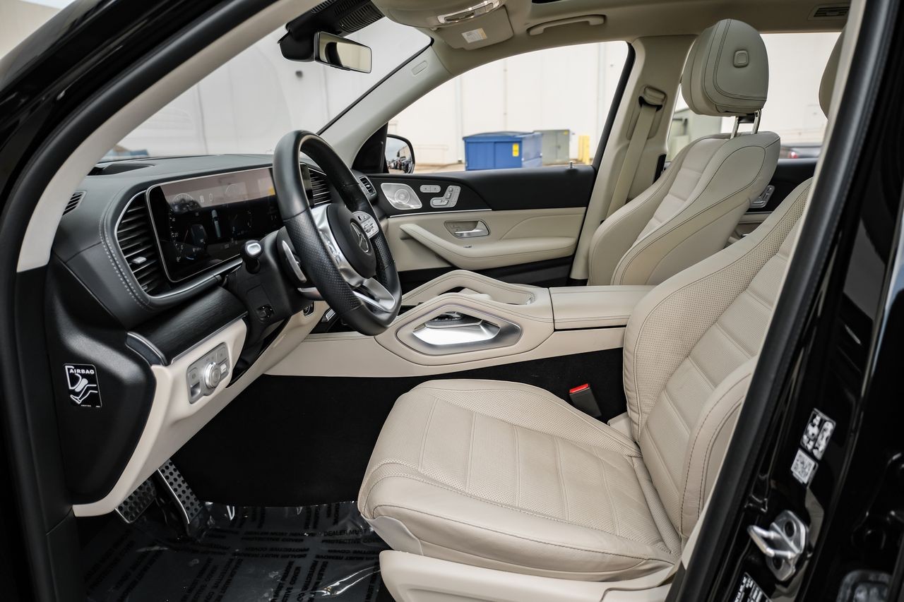 Mercedes-Benz GLS Vehicle Main Gallery Image 04