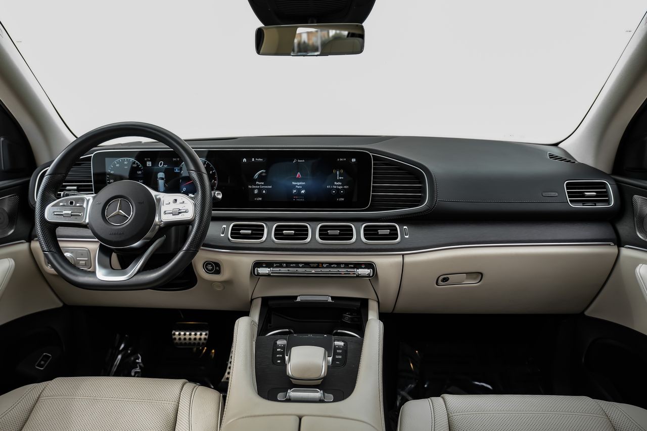 Mercedes-Benz GLS Vehicle Main Gallery Image 15