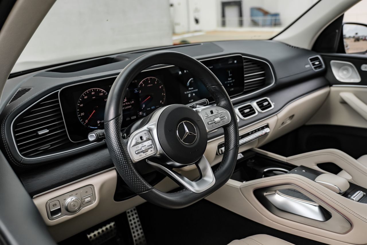 Mercedes-Benz GLS Vehicle Main Gallery Image 16