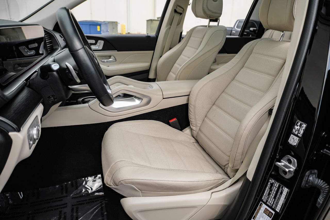 Mercedes-Benz GLS Vehicle Main Gallery Image 19