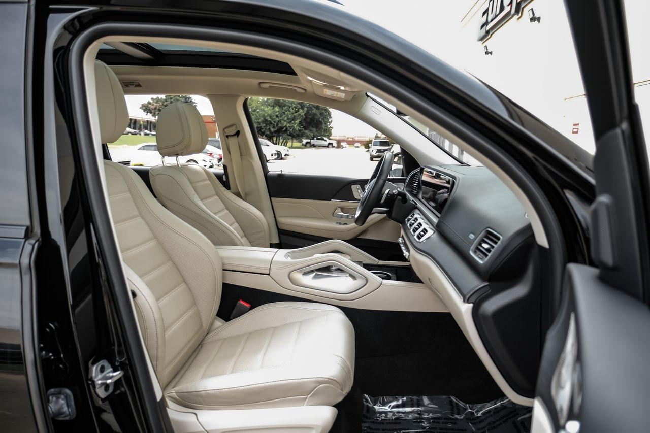 Mercedes-Benz GLS Vehicle Main Gallery Image 20