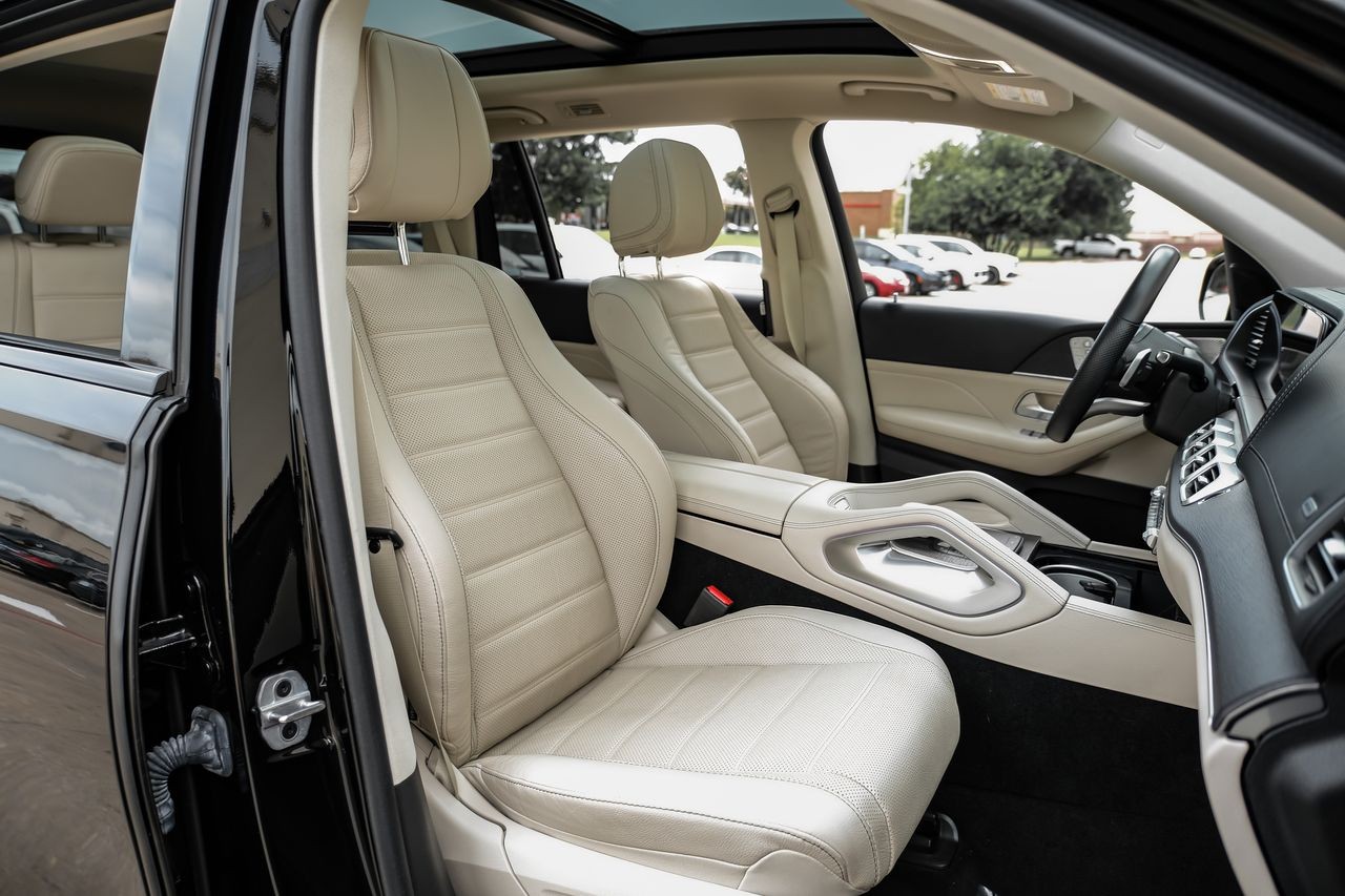 Mercedes-Benz GLS Vehicle Main Gallery Image 21