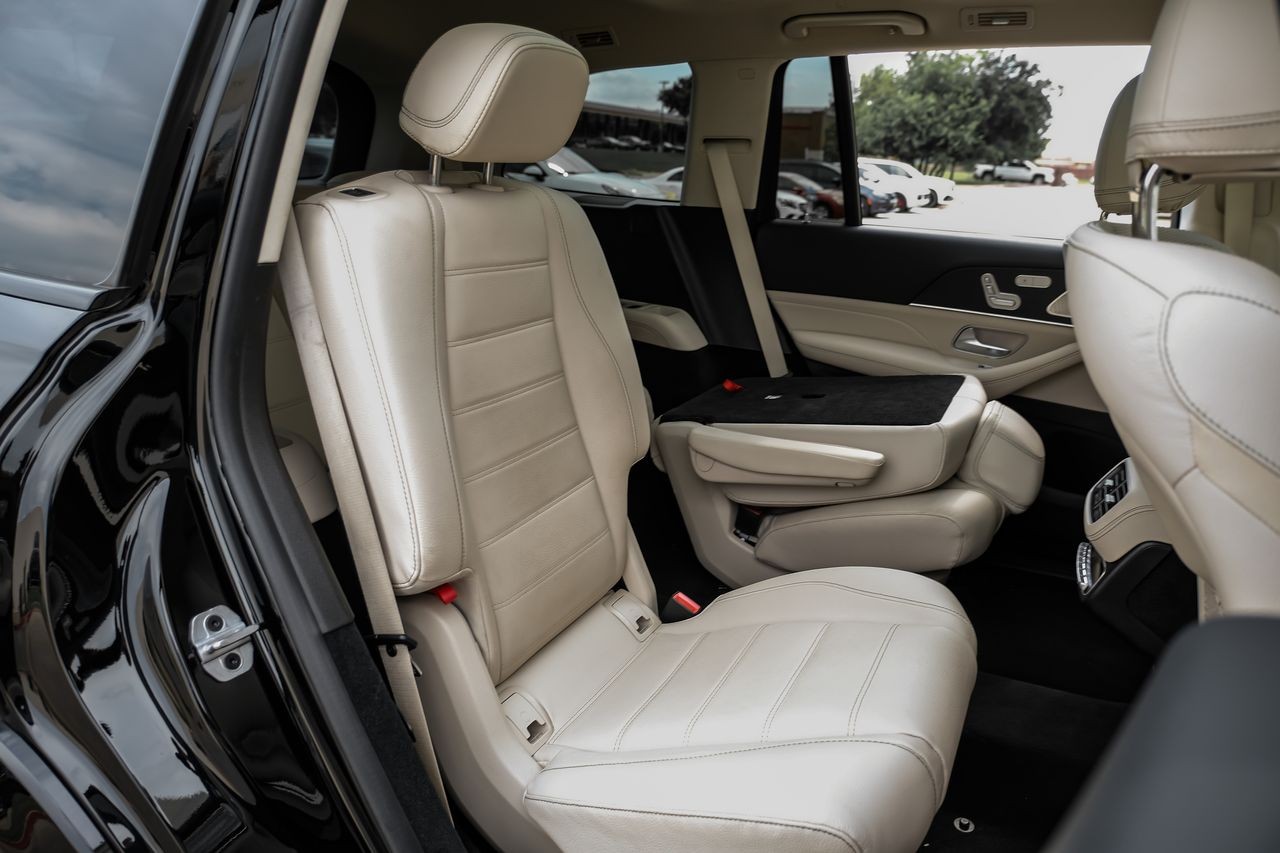Mercedes-Benz GLS Vehicle Main Gallery Image 22