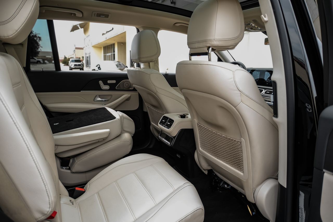Mercedes-Benz GLS Vehicle Main Gallery Image 23
