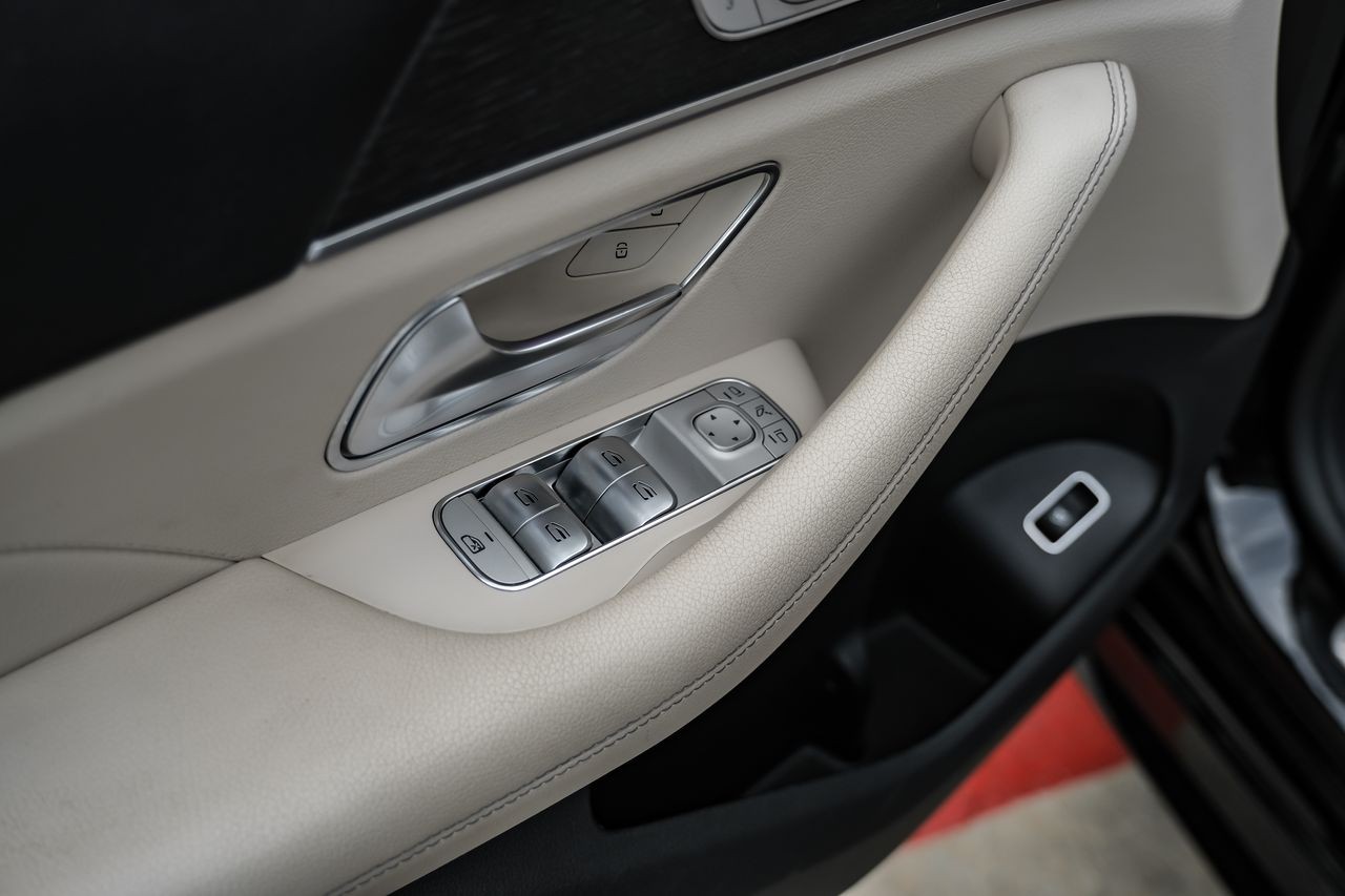 Mercedes-Benz GLS Vehicle Main Gallery Image 29