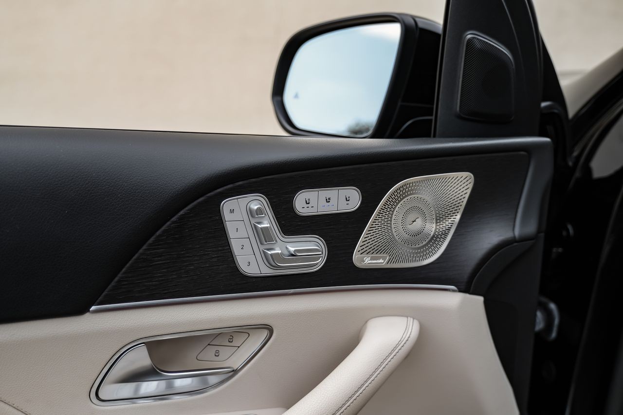 Mercedes-Benz GLS Vehicle Main Gallery Image 30