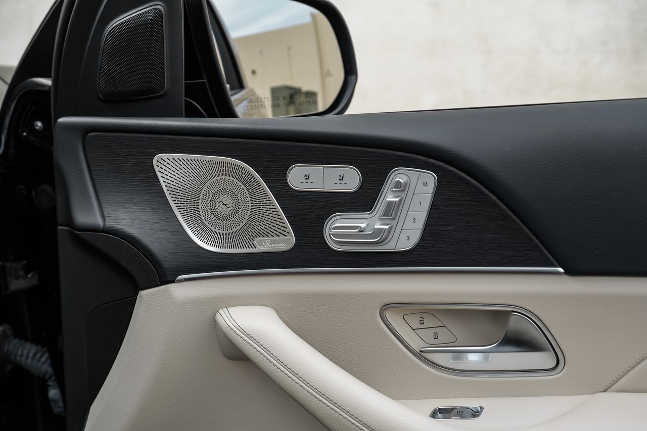 Mercedes-Benz GLS Vehicle Main Gallery Image 32