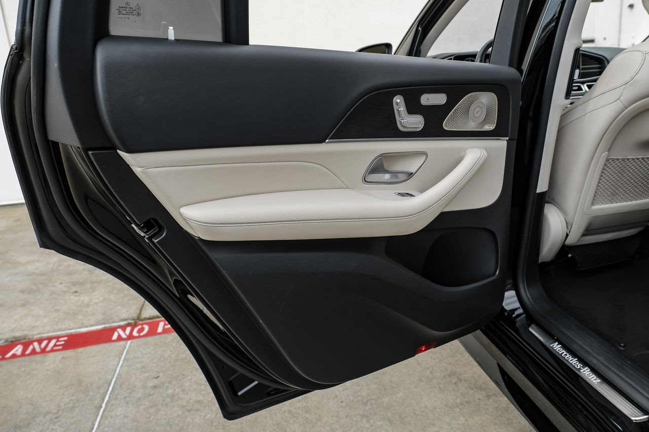 Mercedes-Benz GLS Vehicle Main Gallery Image 33