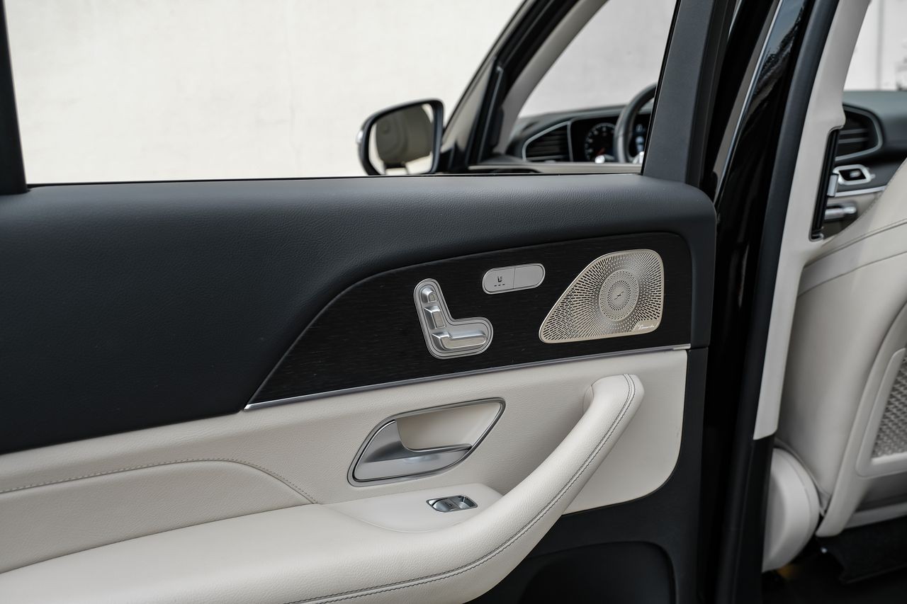 Mercedes-Benz GLS Vehicle Main Gallery Image 34