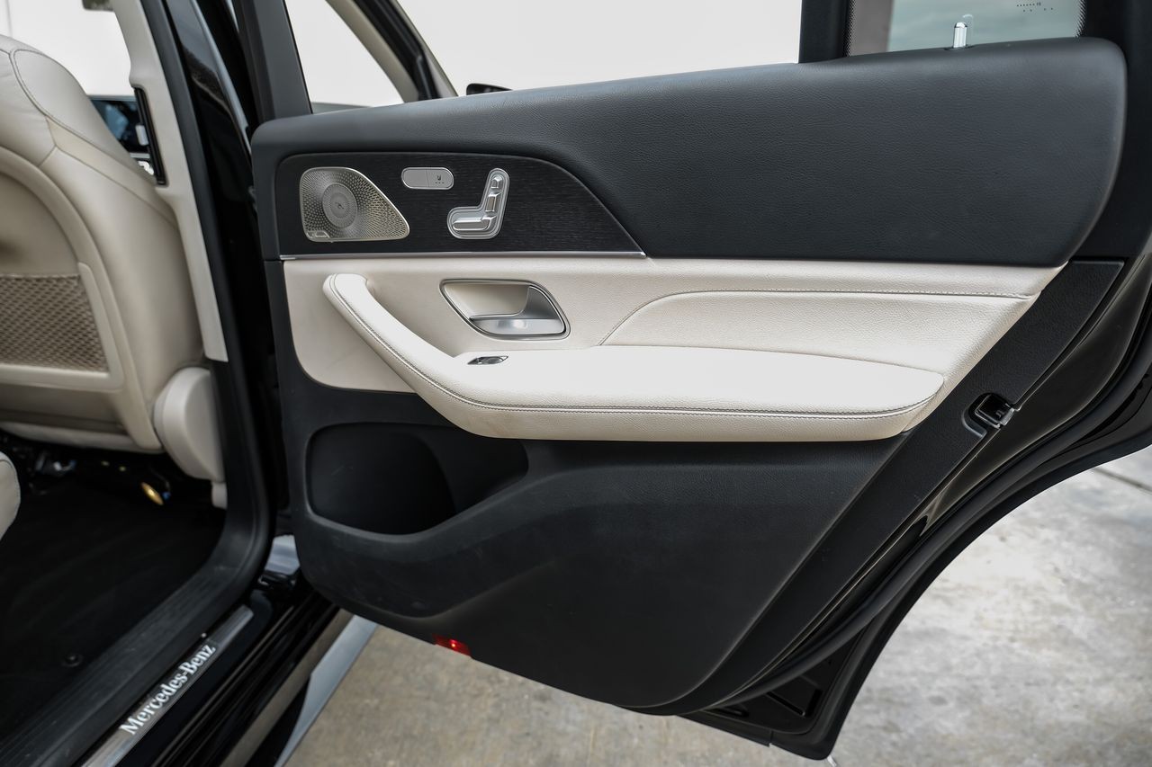 Mercedes-Benz GLS Vehicle Main Gallery Image 35