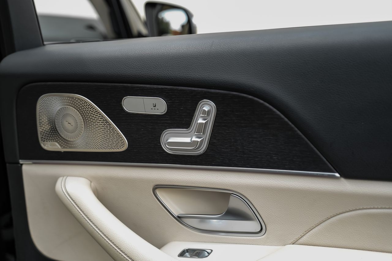 Mercedes-Benz GLS Vehicle Main Gallery Image 36