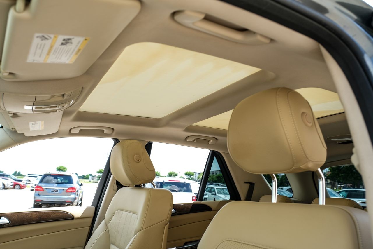 Mercedes-Benz GLE Vehicle Main Gallery Image 05