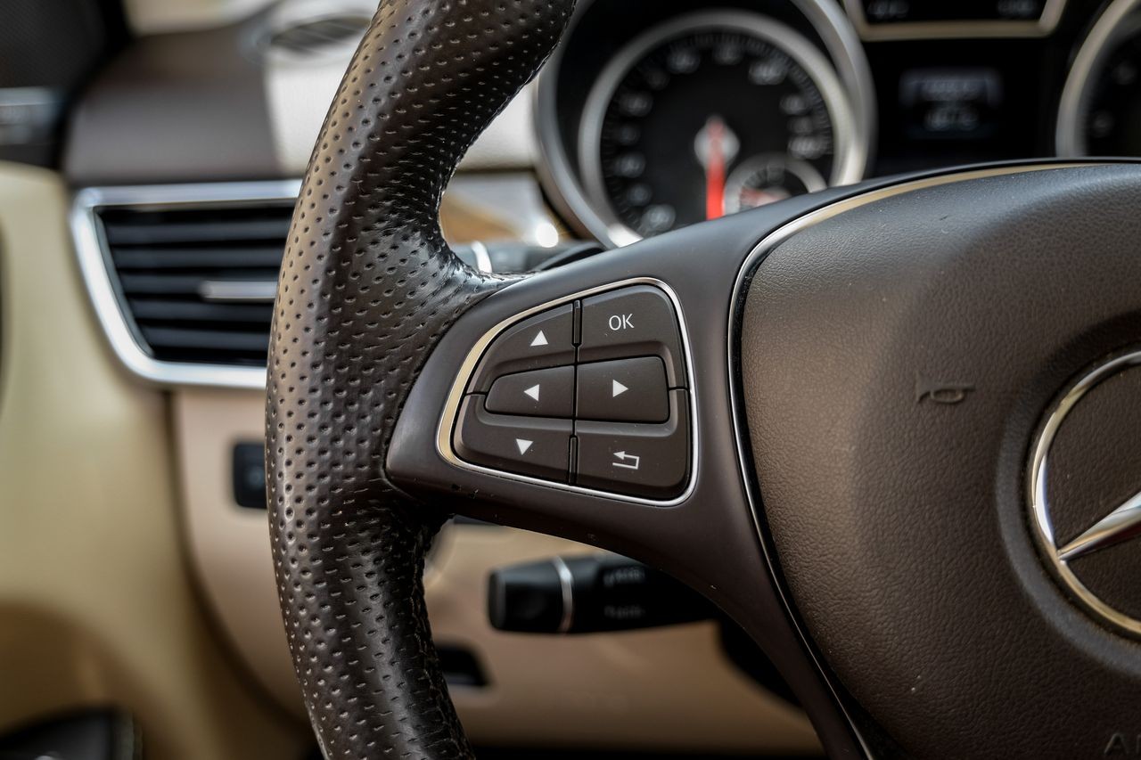 Mercedes-Benz GLE Vehicle Main Gallery Image 17