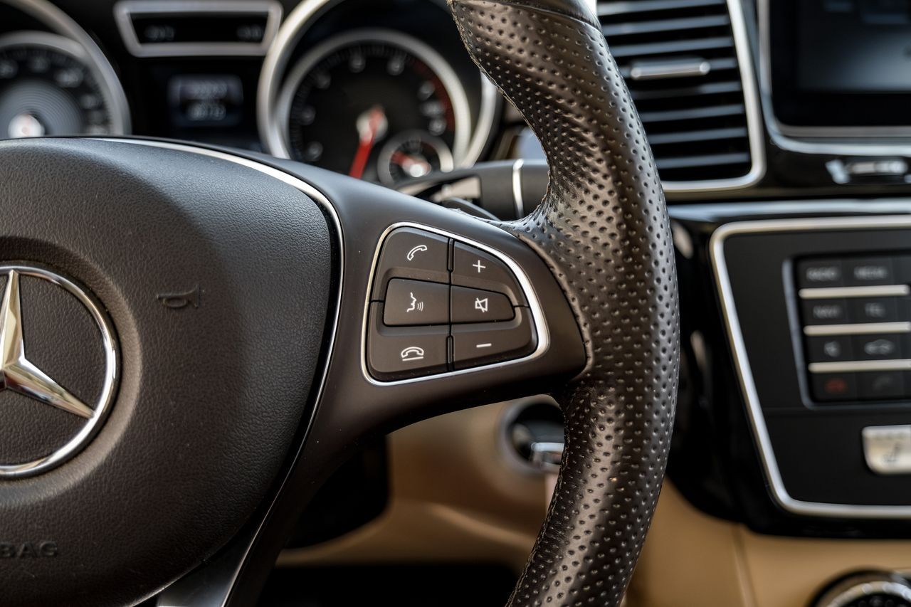 Mercedes-Benz GLE Vehicle Main Gallery Image 18