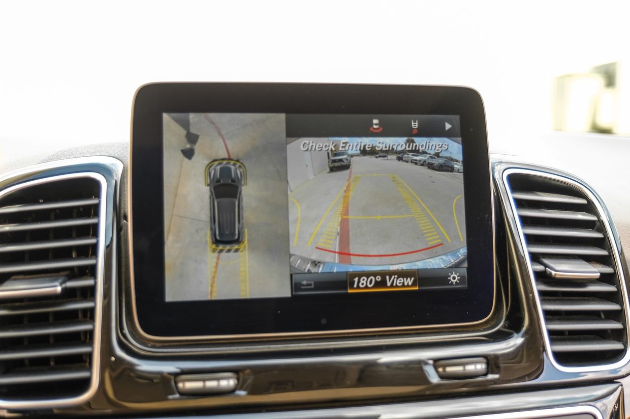 Mercedes-Benz GLE Vehicle Main Gallery Image 21