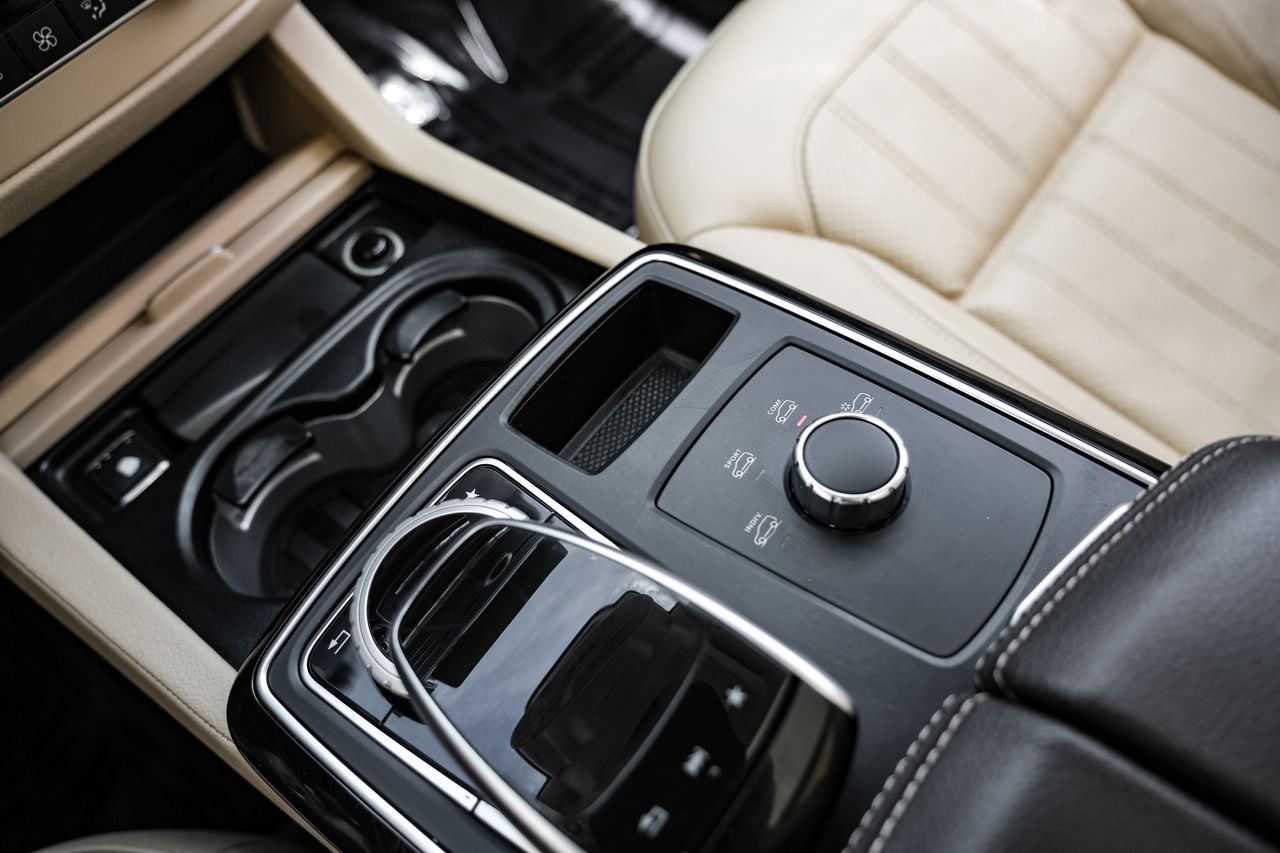 Mercedes-Benz GLE Vehicle Main Gallery Image 25