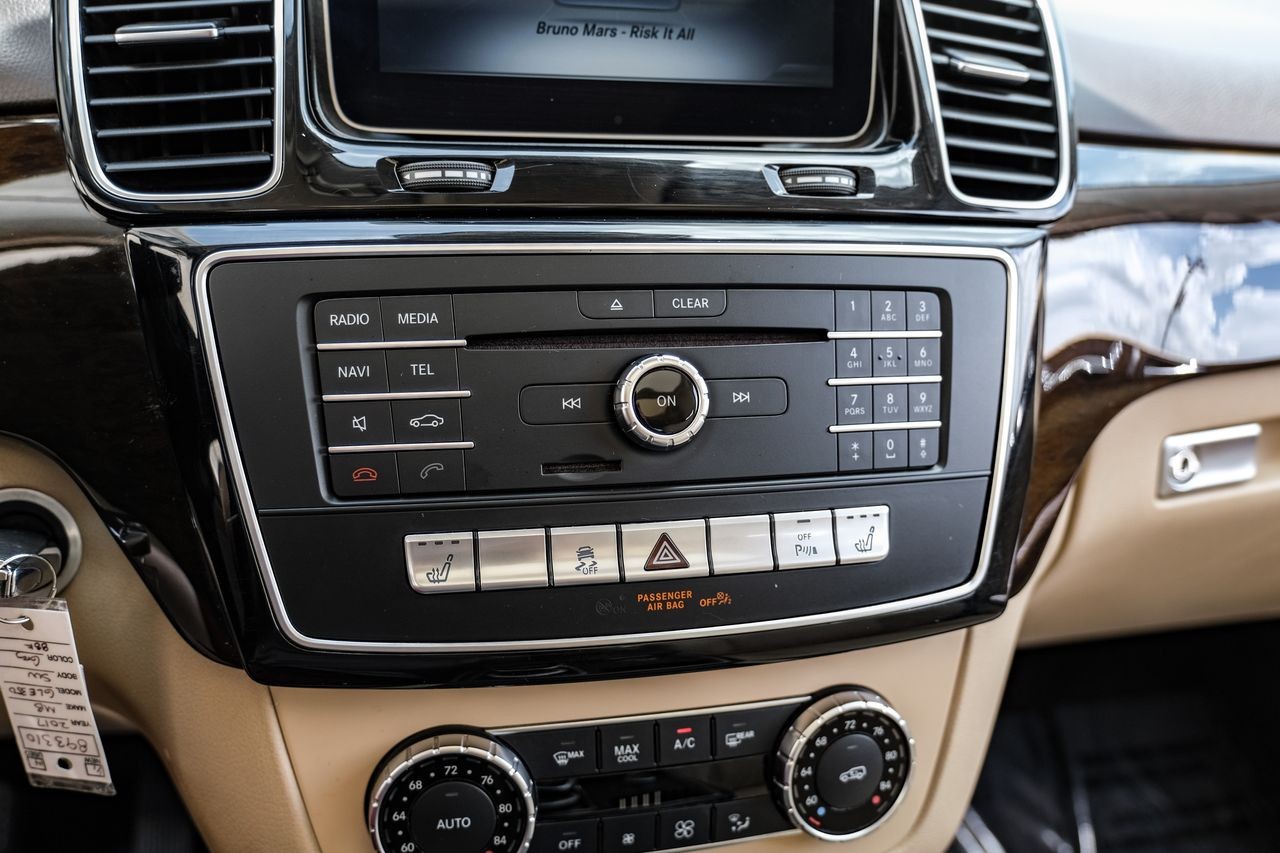 Mercedes-Benz GLE Vehicle Main Gallery Image 26