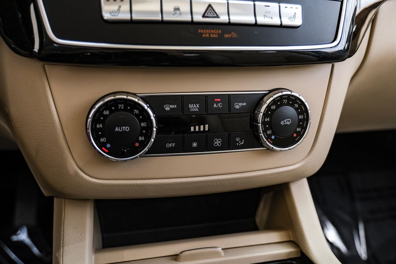 Mercedes-Benz GLE Vehicle Main Gallery Image 27