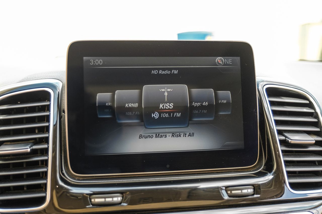 Mercedes-Benz GLE Vehicle Main Gallery Image 28