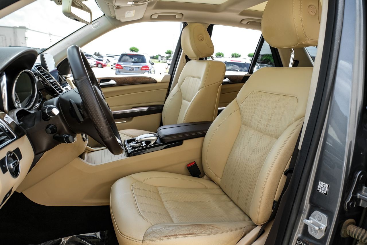 Mercedes-Benz GLE Vehicle Main Gallery Image 30