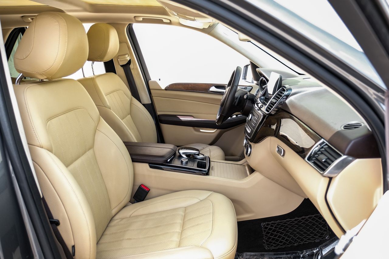 Mercedes-Benz GLE Vehicle Main Gallery Image 31