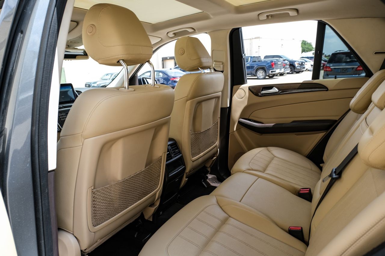 Mercedes-Benz GLE Vehicle Main Gallery Image 35