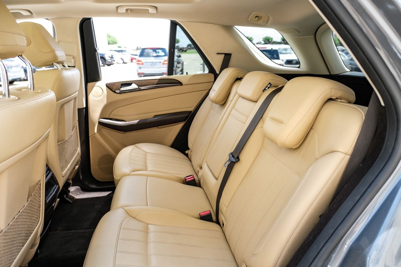 Mercedes-Benz GLE Vehicle Main Gallery Image 36