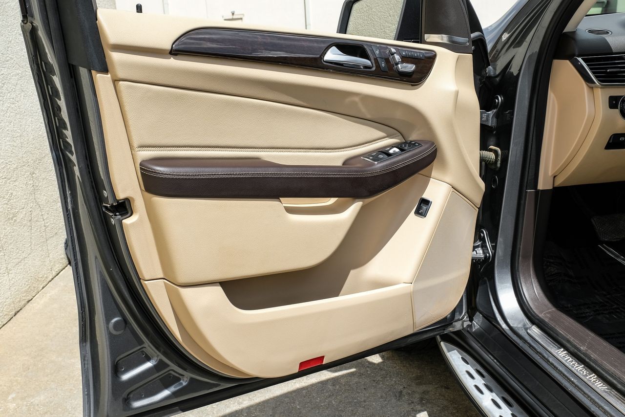 Mercedes-Benz GLE Vehicle Main Gallery Image 39