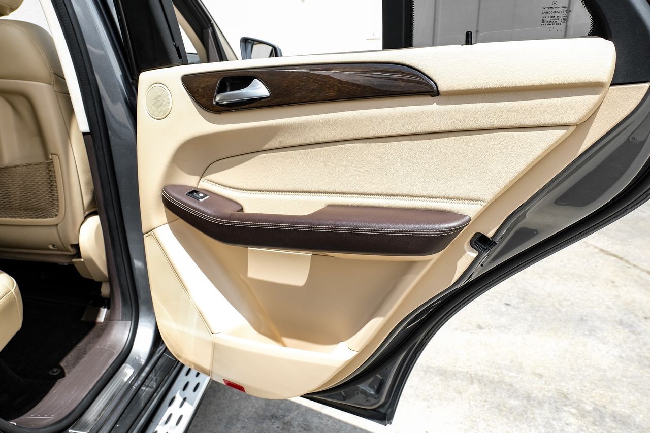 Mercedes-Benz GLE Vehicle Main Gallery Image 43