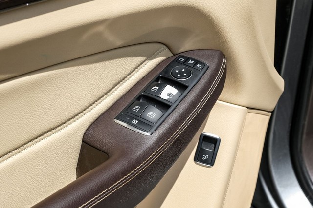 Mercedes-Benz GLE Vehicle Main Gallery Image 40