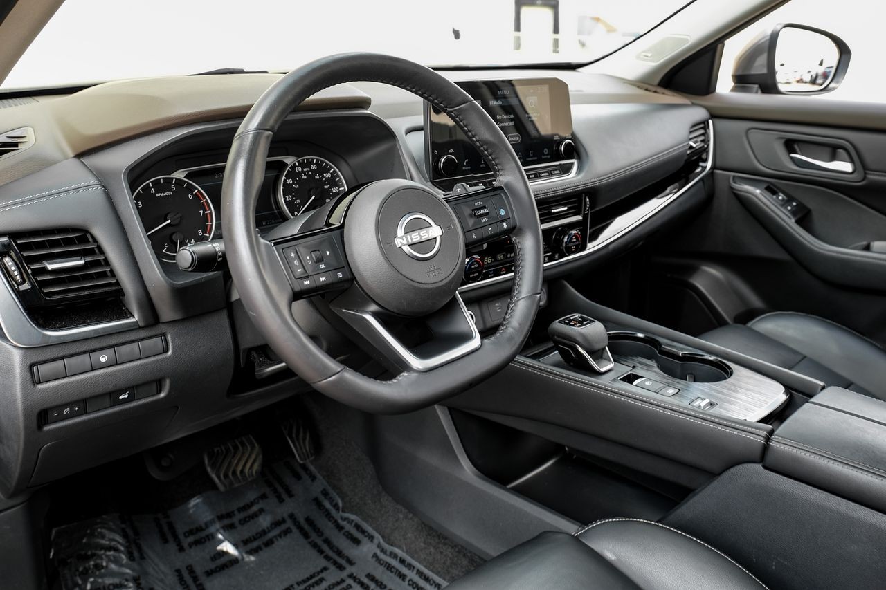 Nissan Rogue Vehicle Main Gallery Image 03