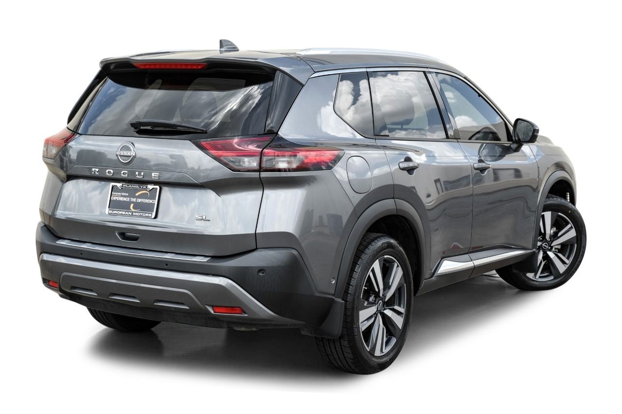 Nissan Rogue Vehicle Main Gallery Image 09